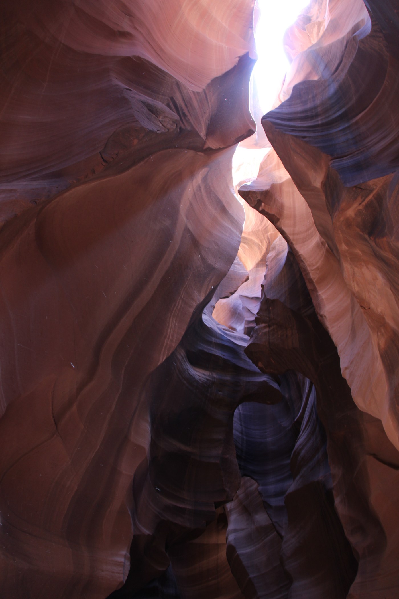 Arizona red rock and slot canyon, sharp in the center and coming into focus as you scroll